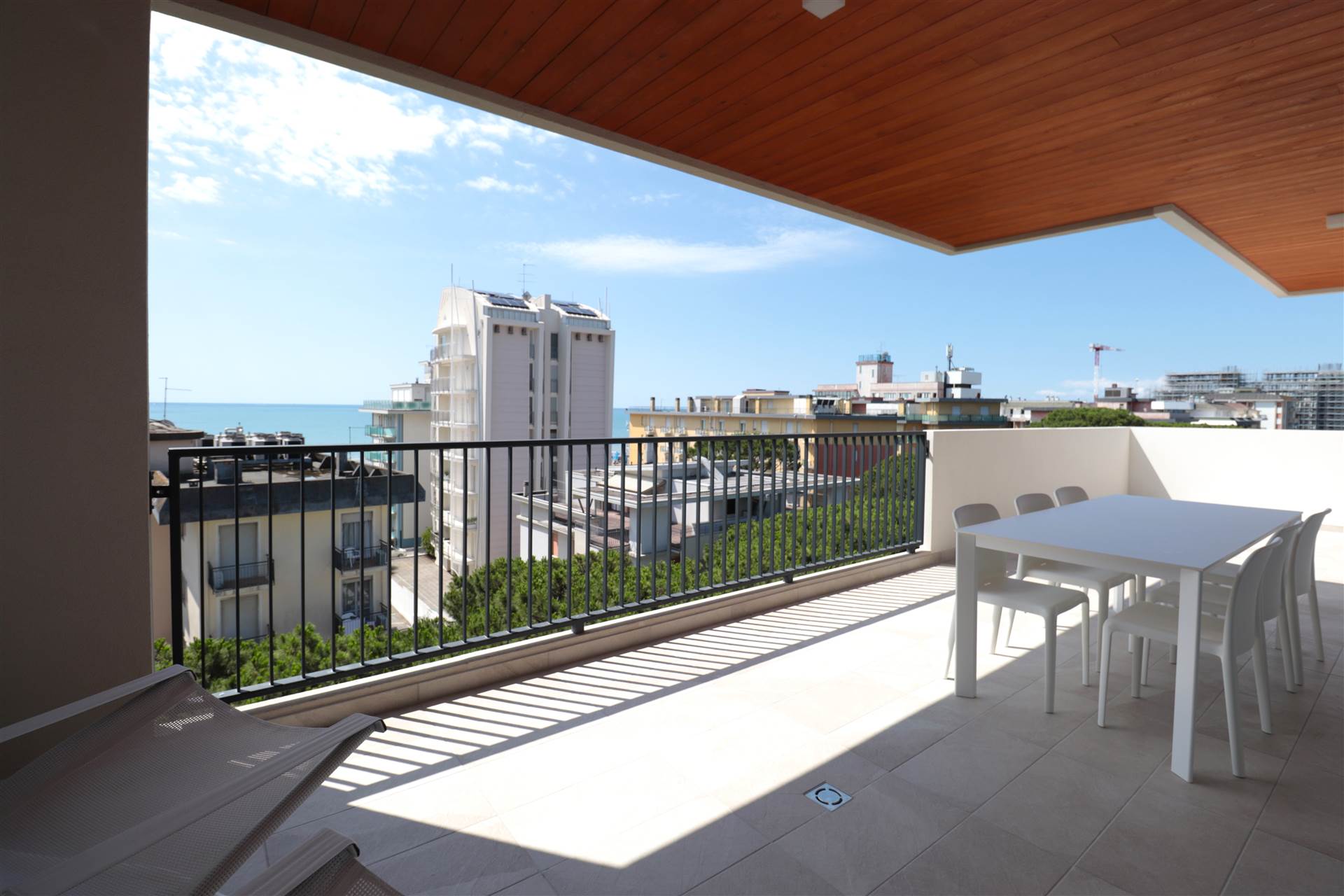 NUOVA COSTRUZIONE ATTICO VISTA MARE ARREDATO CON GARAGE