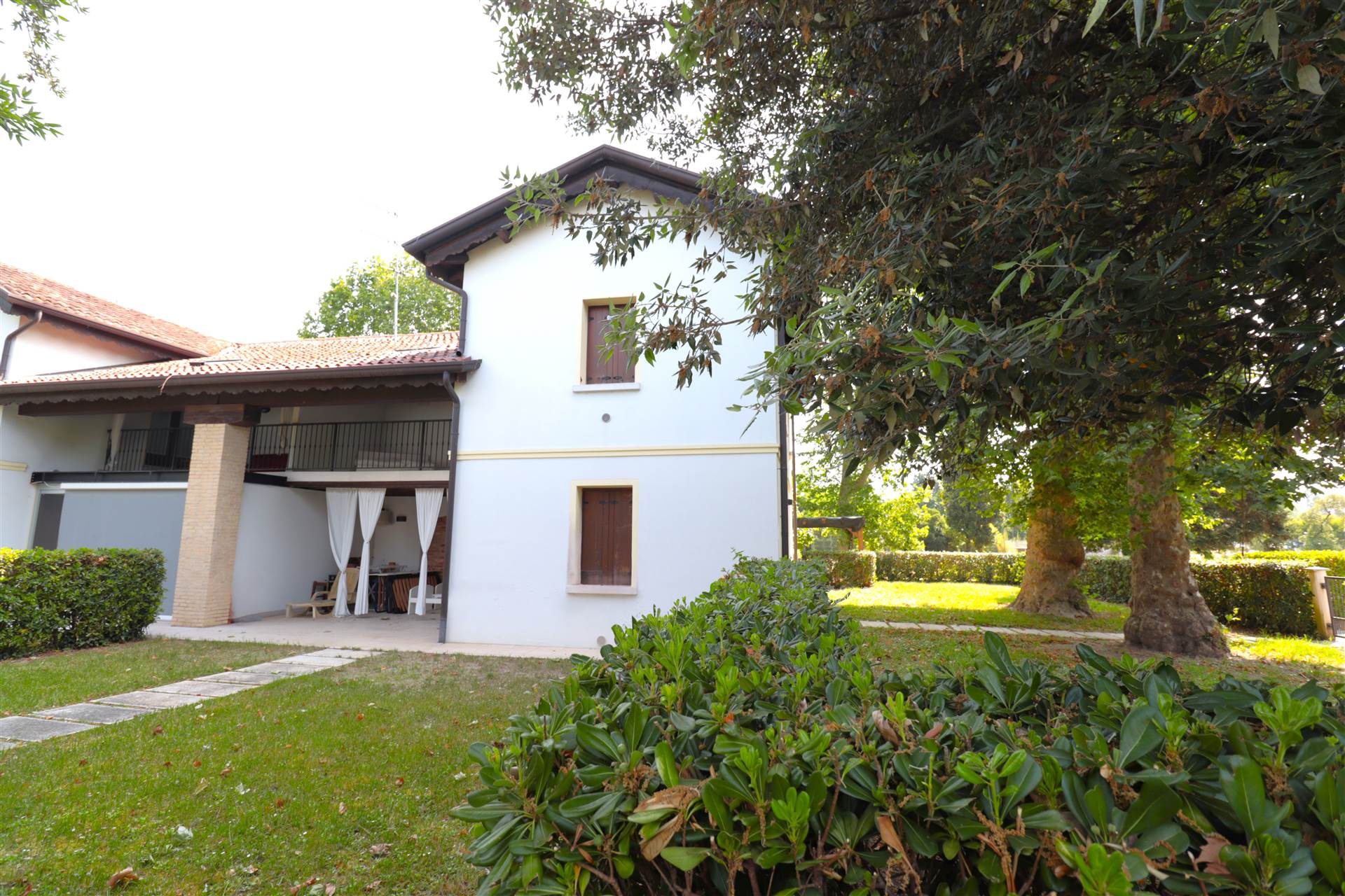 APPARTAMENTO IN VILLA CON VISTA PISCINA