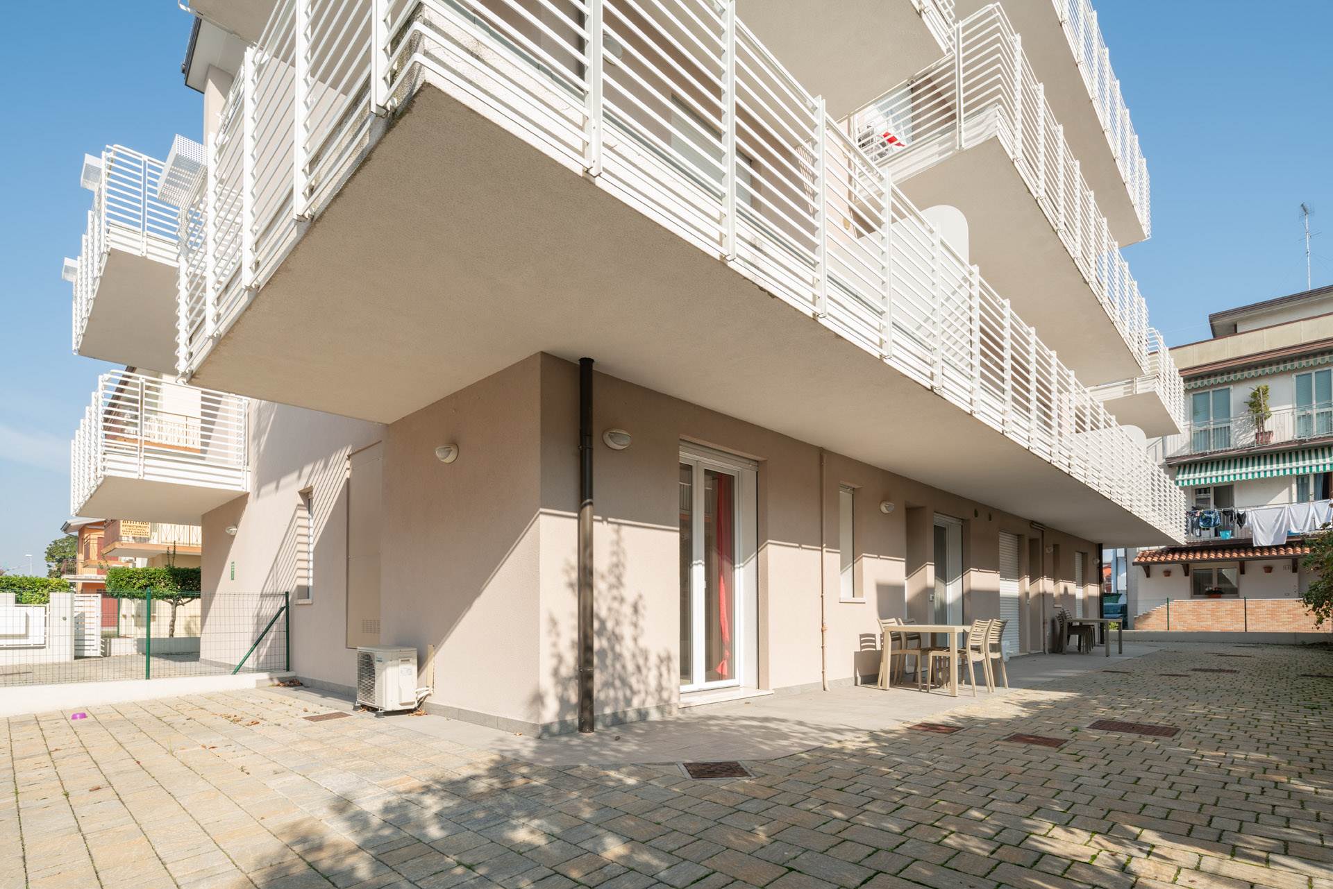 APPARTAMENTO PIANO TERRA  IN MODERNO RESIDENCE